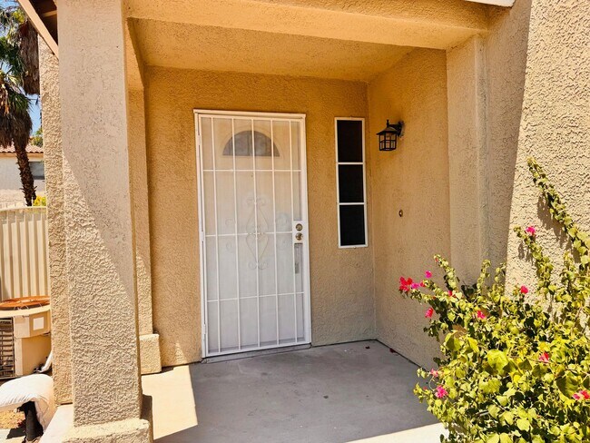 Building Photo - Home For Rent