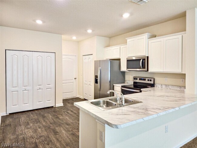 Building Photo - 284 Aralia Ln