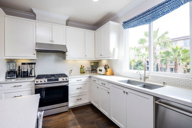 Building Photo - 12875 Runway Rd