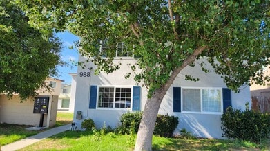 Building Photo - 988 El Camino Dr