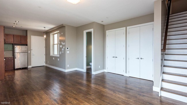 Building Photo - 4 br, 2 bath Apartment - 137 Hart St Unit 2D