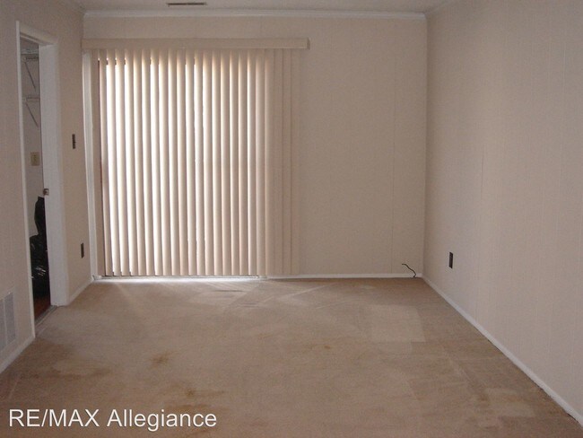 Building Photo - 1302 Sierra Dr