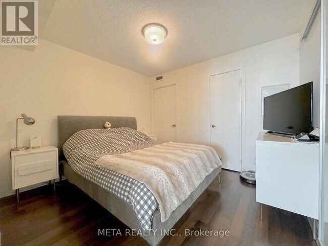 Photo du bâtiment - 38 Joe Shuster Way