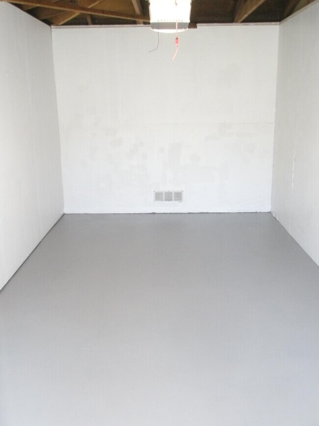 Building Photo - 151 Rochester St