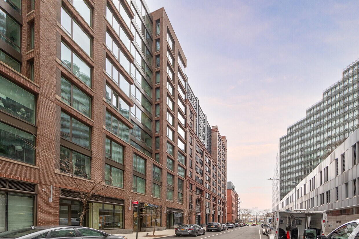 Foto del edificio - 540-548 W 53rd St