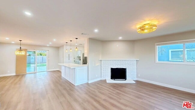 Foto del edificio - 6626 Berquist Ave