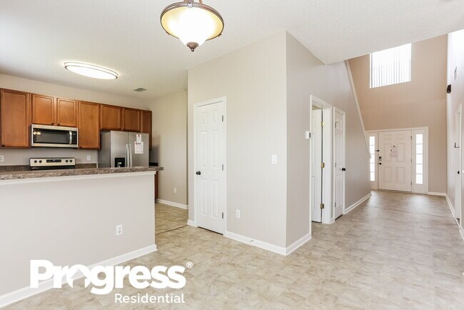 Building Photo - 2464 Royal Pointe Dr