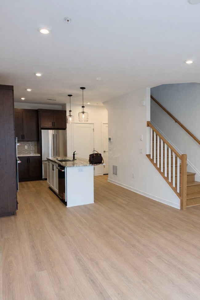 Foto del edificio - 22125 Little Mount Ter