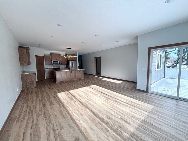 Foto del edificio - 577 Main St W