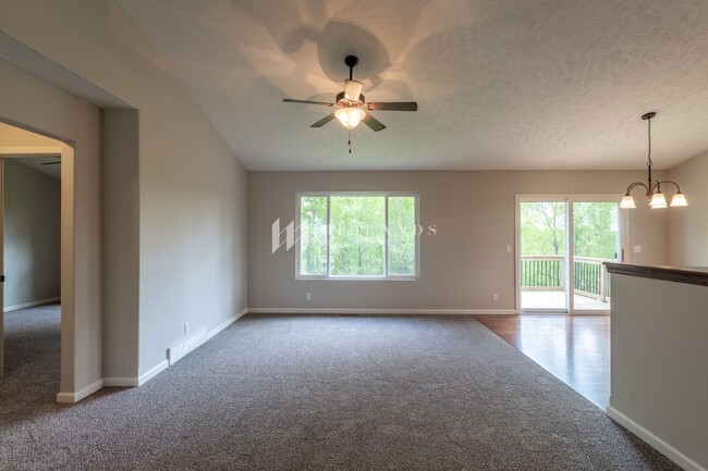 Building Photo - Ranch Townhome in Shadow View