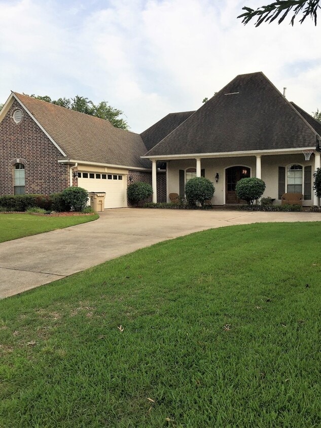 Primary Photo - Beautiful home in Bayou Bend....