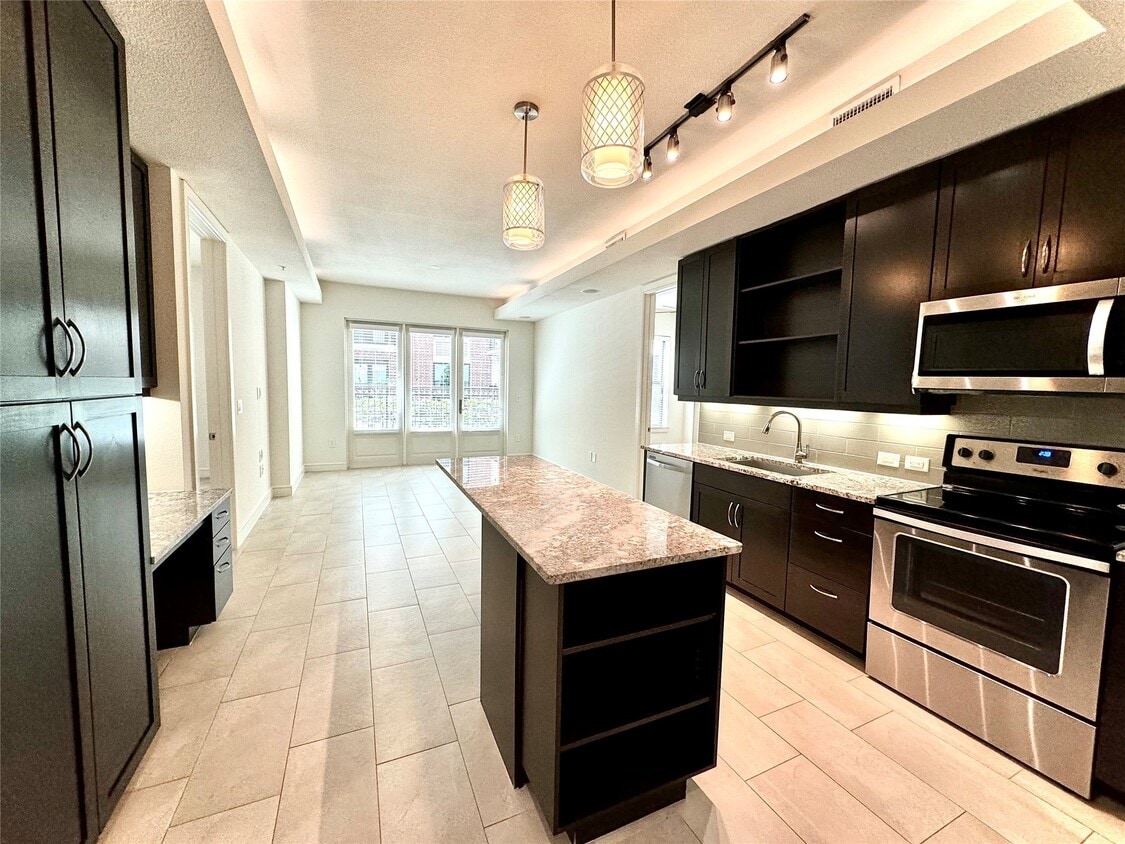 Primary Photo - 2303 Mid Ln