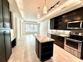 Building Photo - 2303 Mid Ln