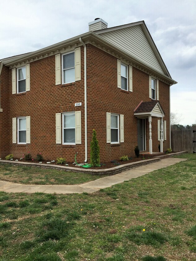 Building Photo - 550 Mill Landing Rd