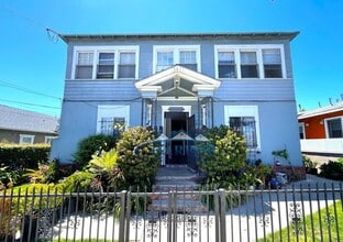 Building Photo - 341 W Amar St