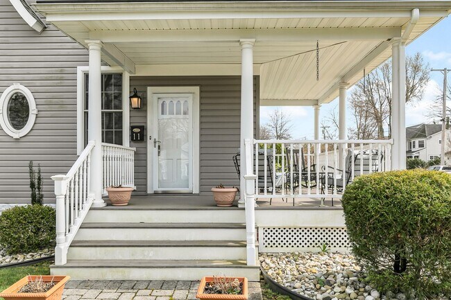 Foto del edificio - 11 Lakeside Ave