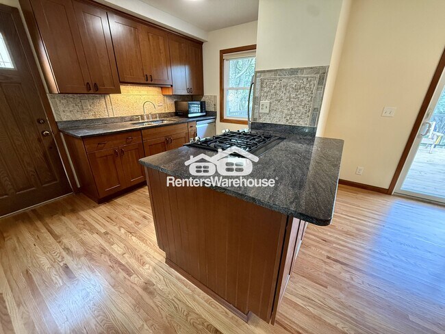 Foto del edificio - 8217 Harrison Cir