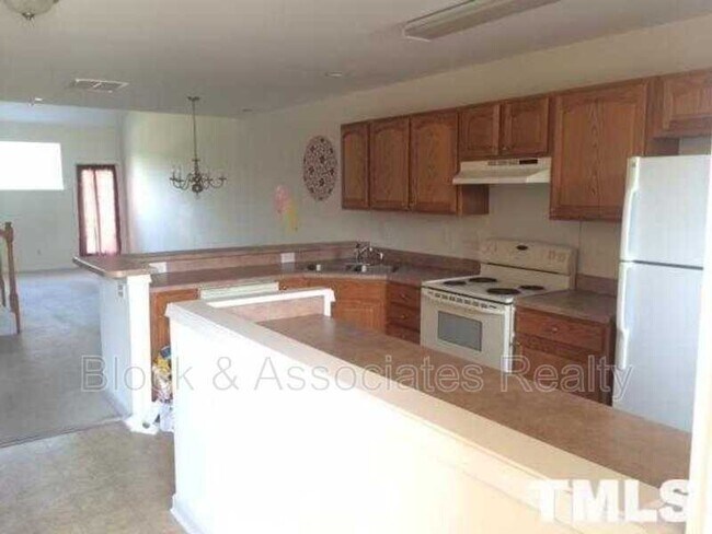 Building Photo - 102 Anamoor Dr