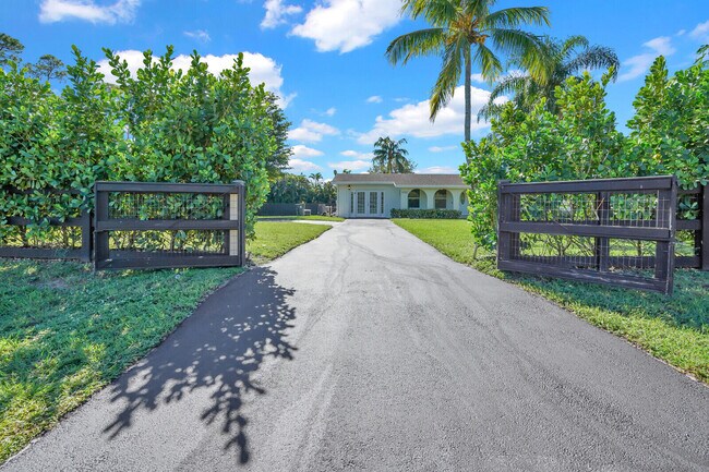 Foto del edificio - 8392 Pinto Dr