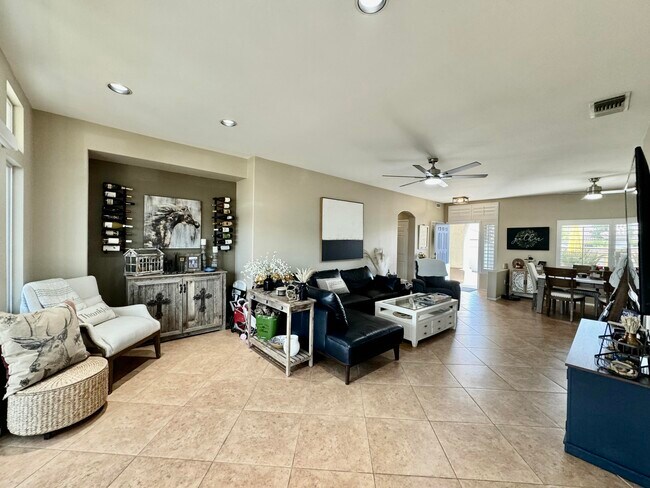 Building Photo - 37511 Golden Pebble Ave