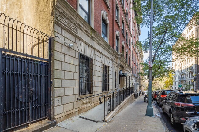 Building Photo - 310 W 97th St