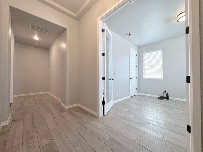 Foto del edificio - East El Paso 4 bed Refrig A/C!