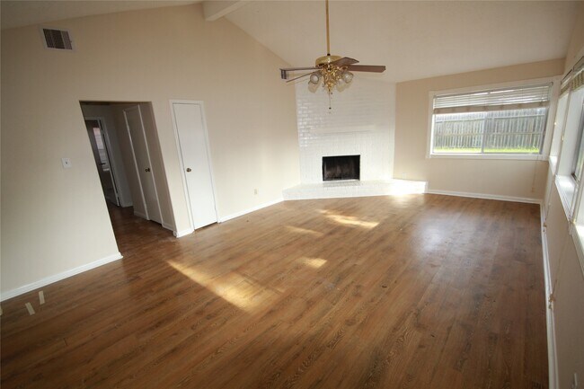 Foto del edificio - 5302 Town Park Blvd