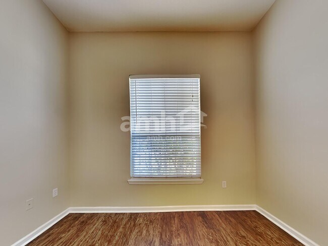 Foto del edificio - 632 E Red House Branch Rd