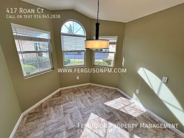 Building Photo - 417 Roan Ct