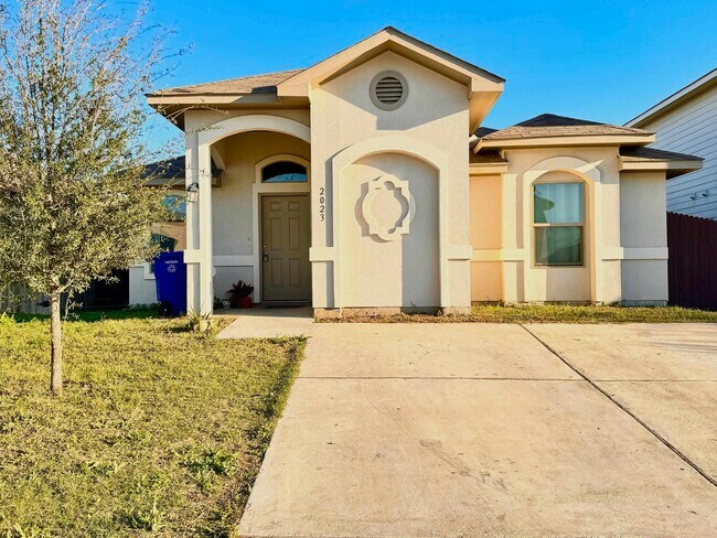 Building Photo - 2023 Port Louisiana Dr