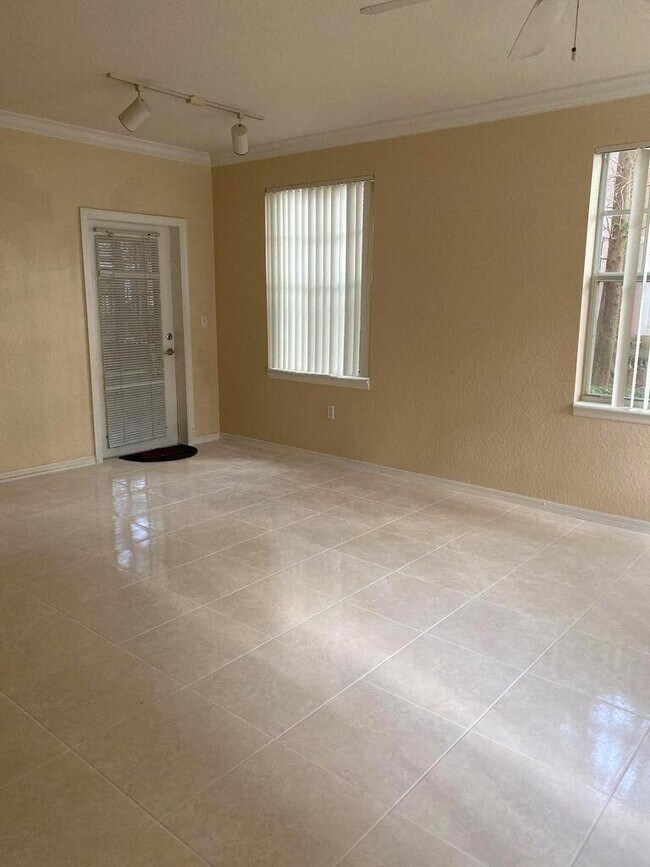 Building Photo - 6678 W Sample Rd