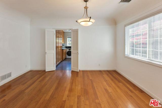 Foto del edificio - 8752 Dorrington Ave