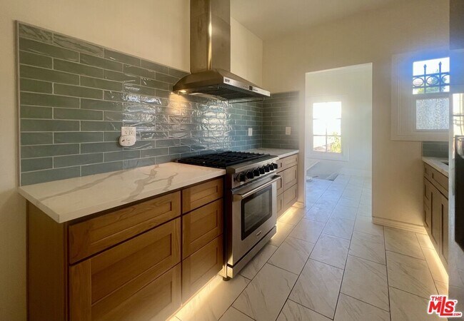 Foto del edificio - 456 S Wilton Pl