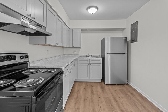Building Photo - 121 Heath Street