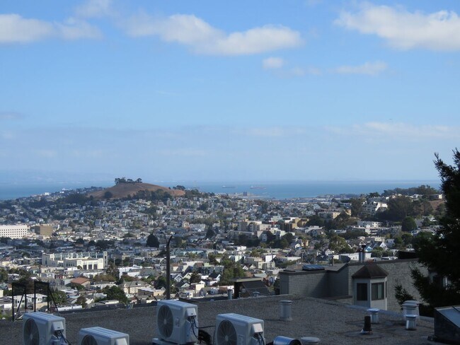 Foto del edificio - Hidden Gem with Outrageous Views - 1 Bedroom w/ Parking