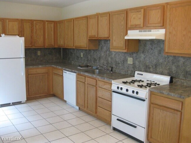 Building Photo - 6 br, 2.5 bath  - 1630 Willington Street