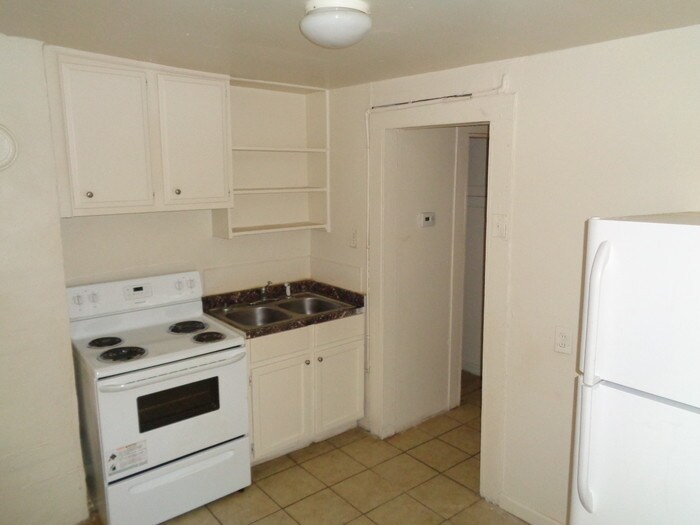 Building Photo - Duplex