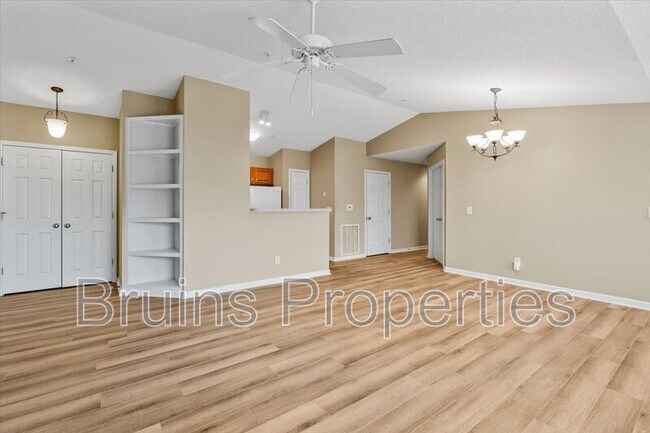 Foto del edificio - 6113 Hedgecock Cir
