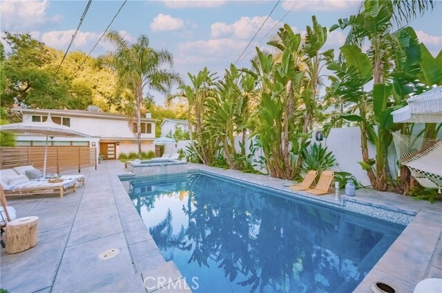 Foto del edificio - 4444 Canoga Ave