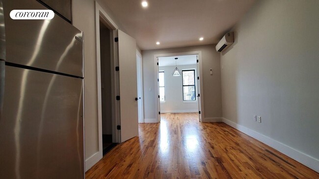 Building Photo - 1671 Lincoln Pl
