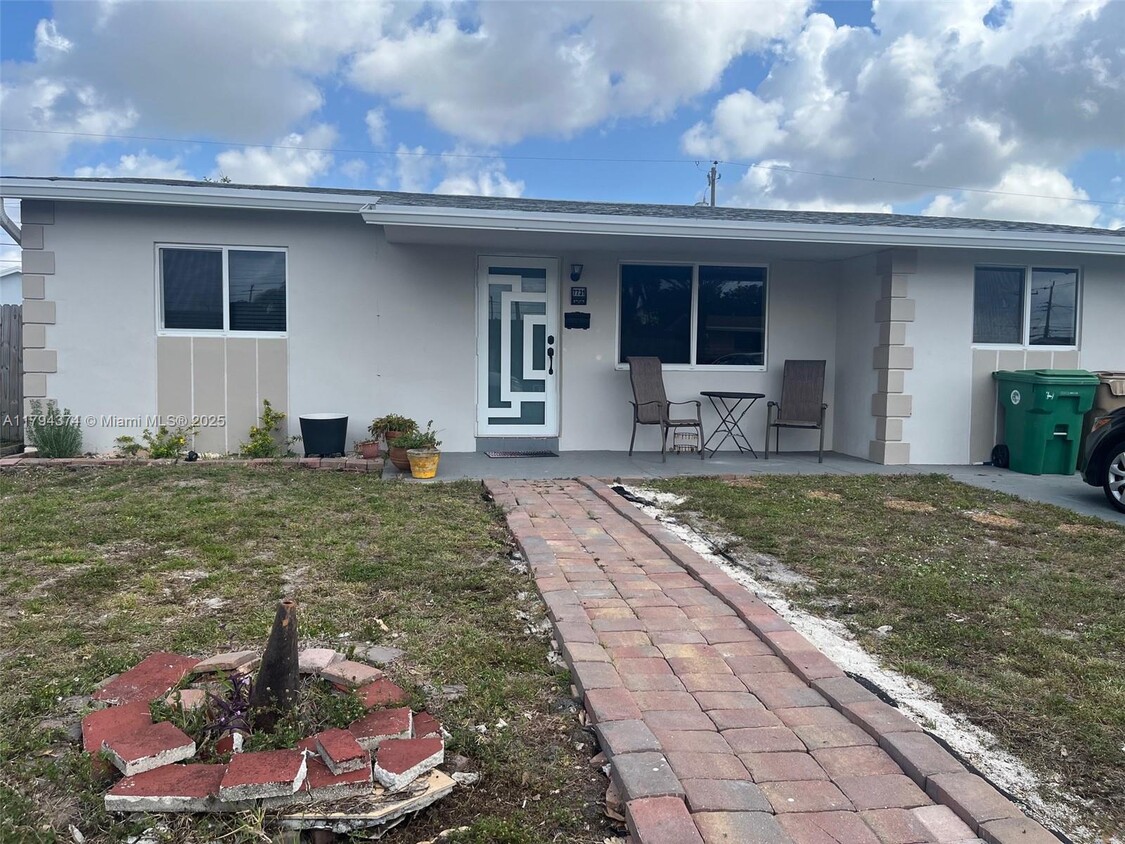 Primary Photo - 7731 NW 32nd St