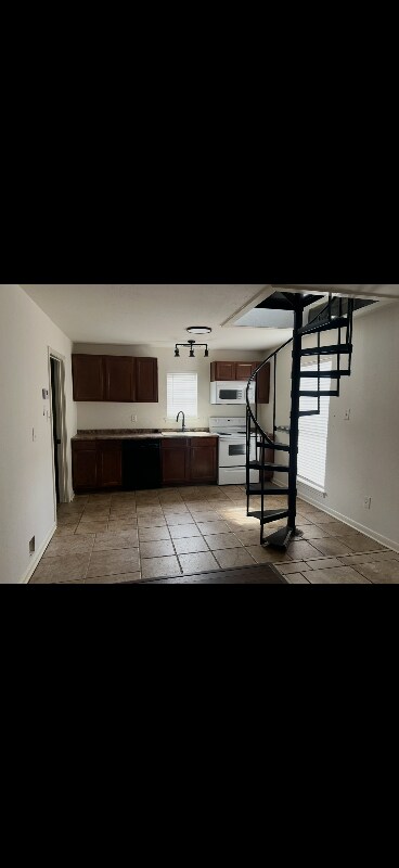 Foto del edificio - 664 Confederate Ridge Dr