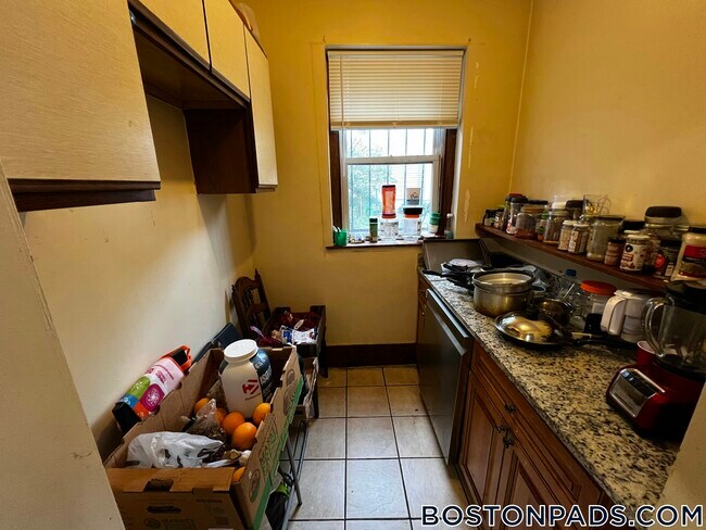 Building Photo - 4.5 Centre St