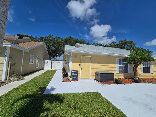Building Photo - 1530 Royal Forest Ct