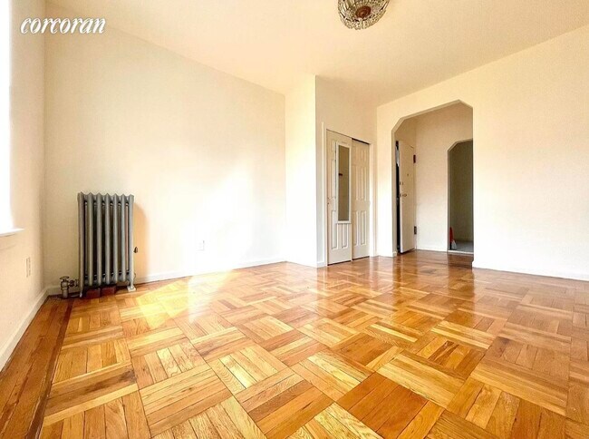 Foto del edificio - 8015 Bay Pkwy