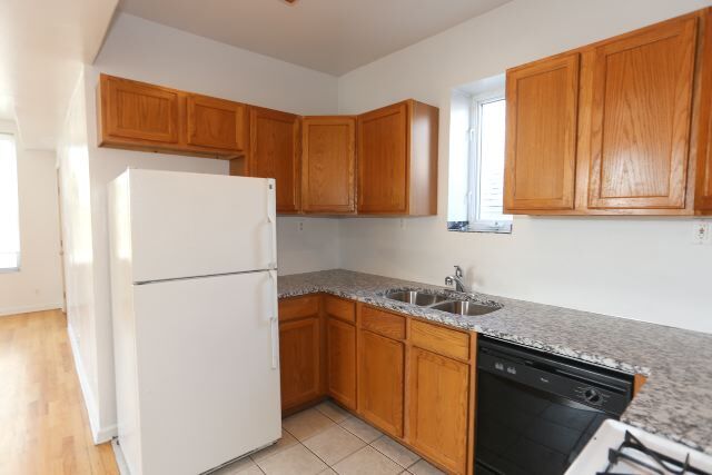 Building Photo - 1411 N Bosworth Ave