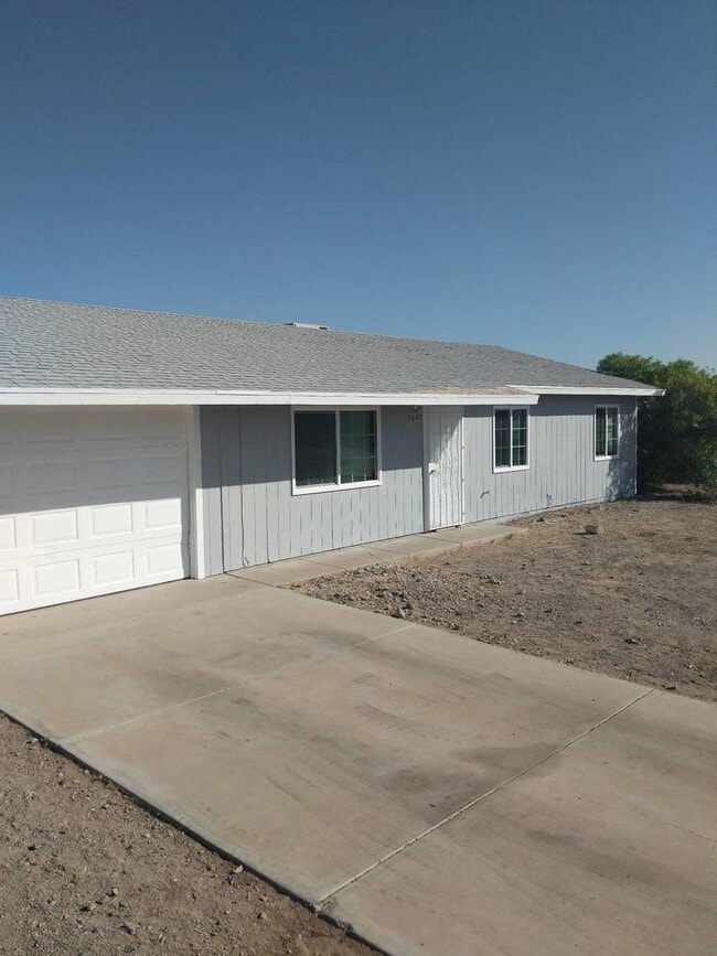 Building Photo - 3 Bedroom House in Fort Mohave