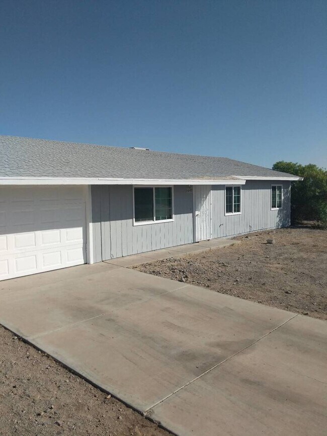 Foto del edificio - 3 Bedroom House in Fort Mohave
