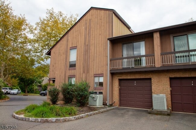 Building Photo - 112 Bluebird Dr