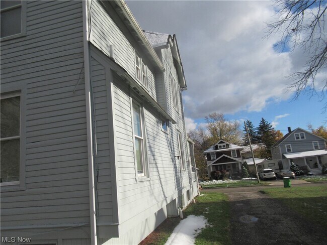 Building Photo - 67 Woodrow Ave